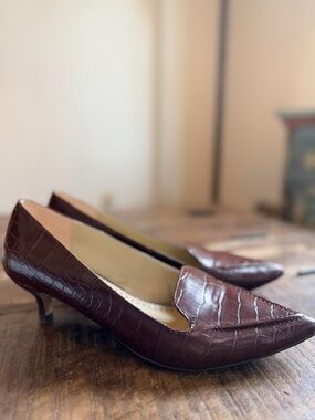 Adrienne Vittadini Brown Croc-Embossed Pointed Kitten Heels
